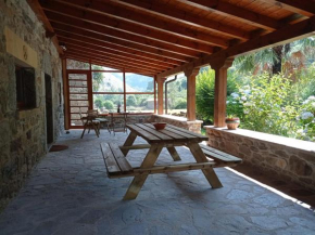 Amplia y cómoda casa de piedra con porche y jardín San Roque De Riomiera